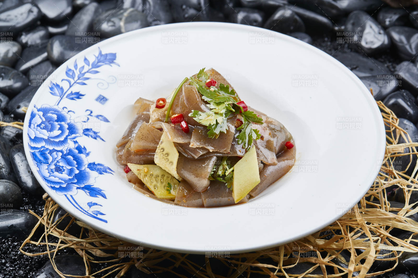 黄瓜片米椒老醋凉拌鱼泥冻图片