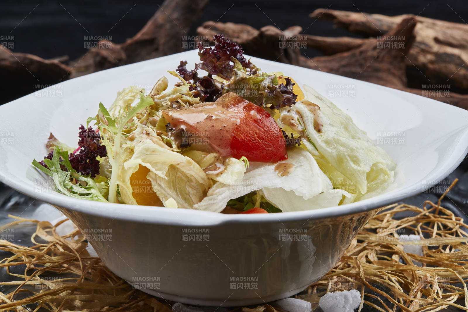 浇汁麻酱时蔬大拌菜图片