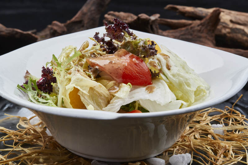 浇汁麻酱时蔬大拌菜图片