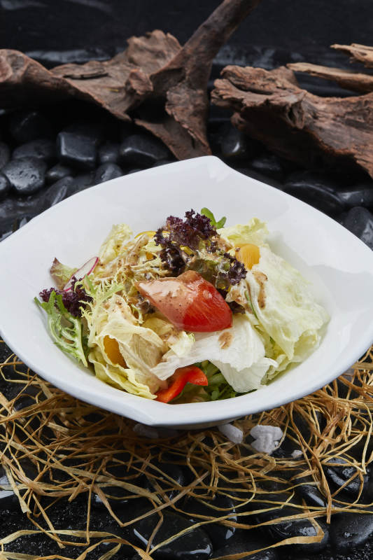 浇汁麻酱时蔬大拌菜图片