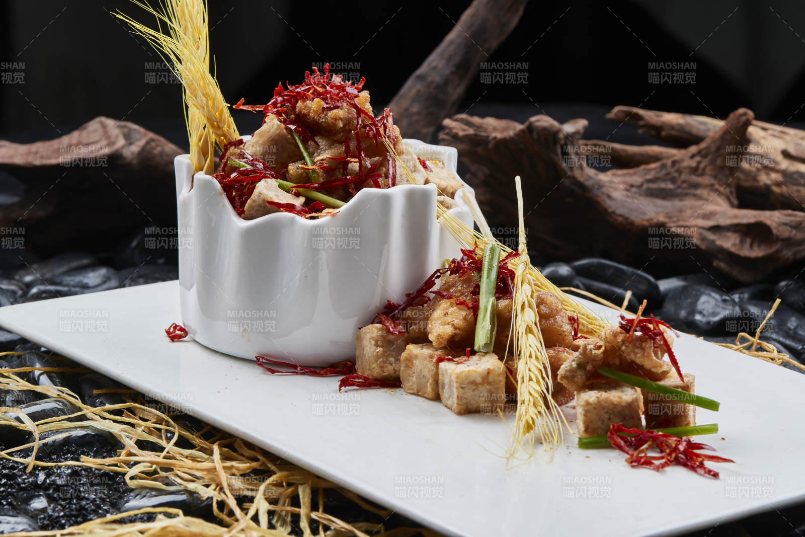 红椒丝配软炸手打如豆腐图片