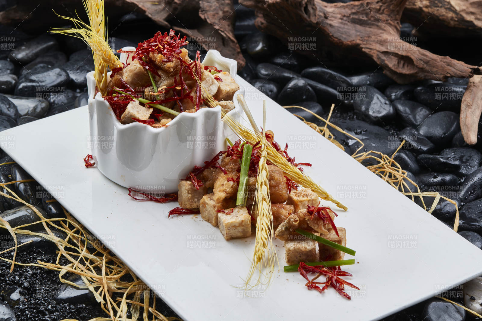 红椒丝配软炸手打如豆腐图片