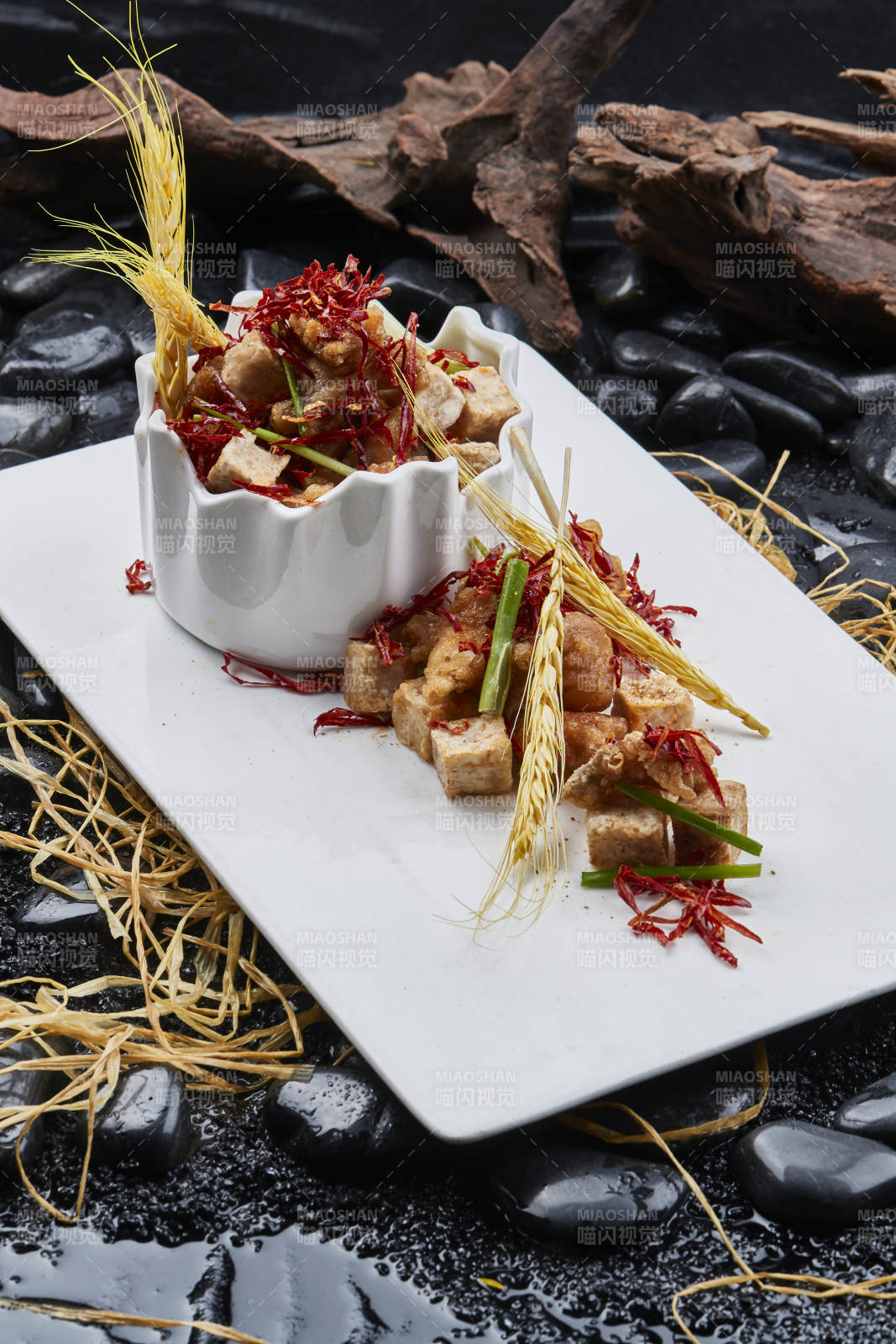 红椒丝配软炸手打如豆腐图片