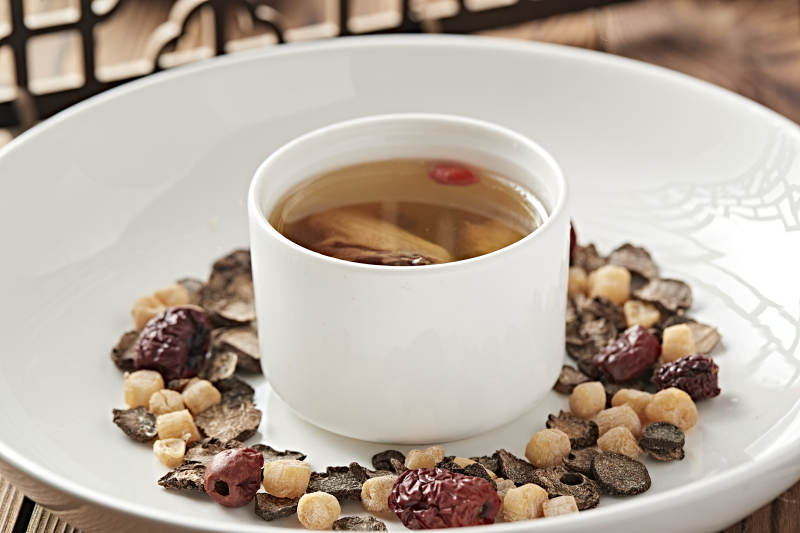 天麻枸杞红枣当归炖老鸡汤图片