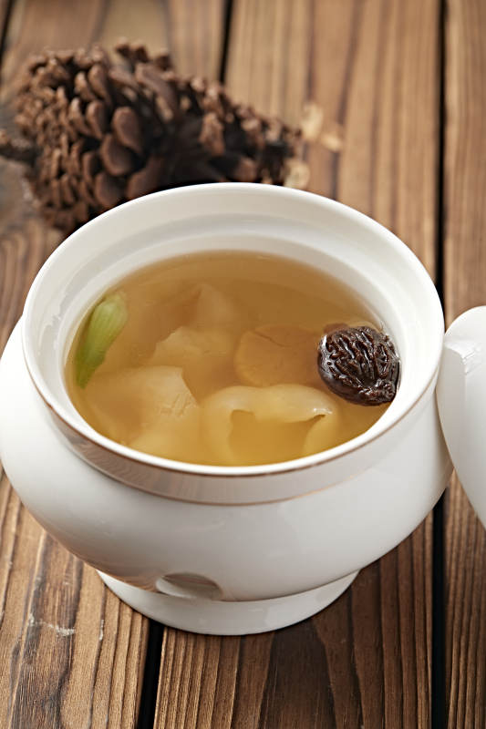 羊肚菌花胶鱼肚瑶柱干贝汤图片