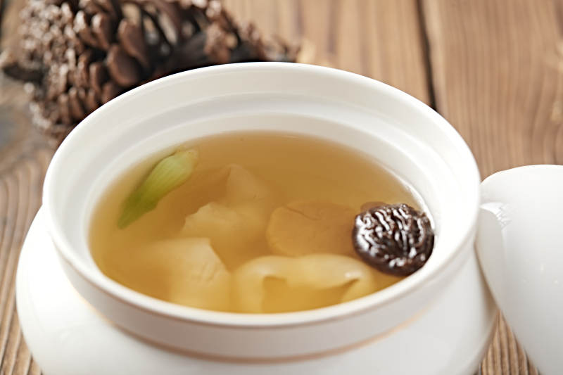 羊肚菌花胶鱼肚瑶柱干贝汤图片