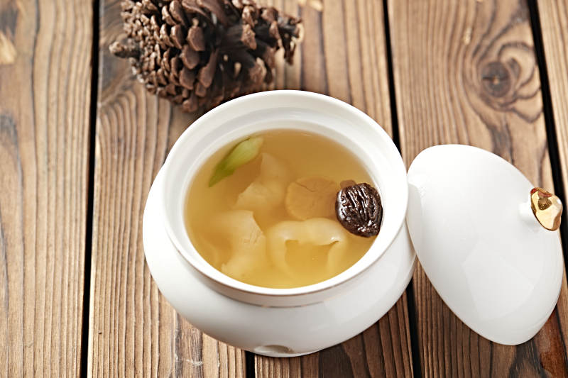 羊肚菌花胶鱼肚瑶柱干贝汤图片