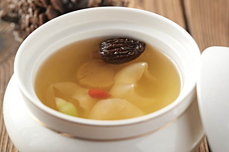 羊肚菌花胶鱼肚瑶柱干贝汤图片