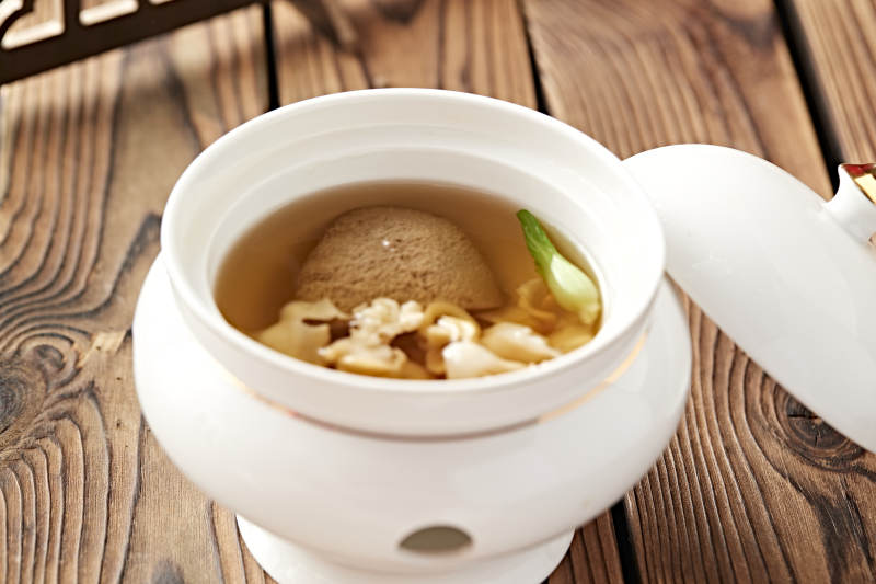 枸杞螺肉猴头菌菇滋补汤图片
