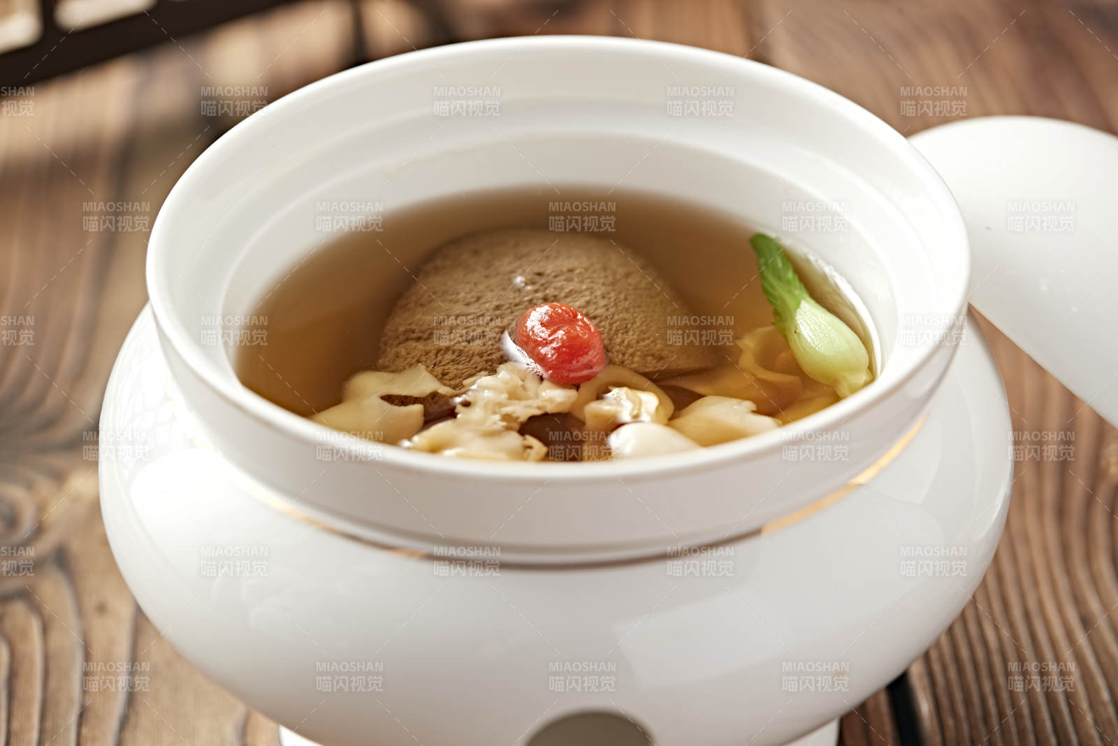 枸杞螺肉猴头菌菇滋补汤图片