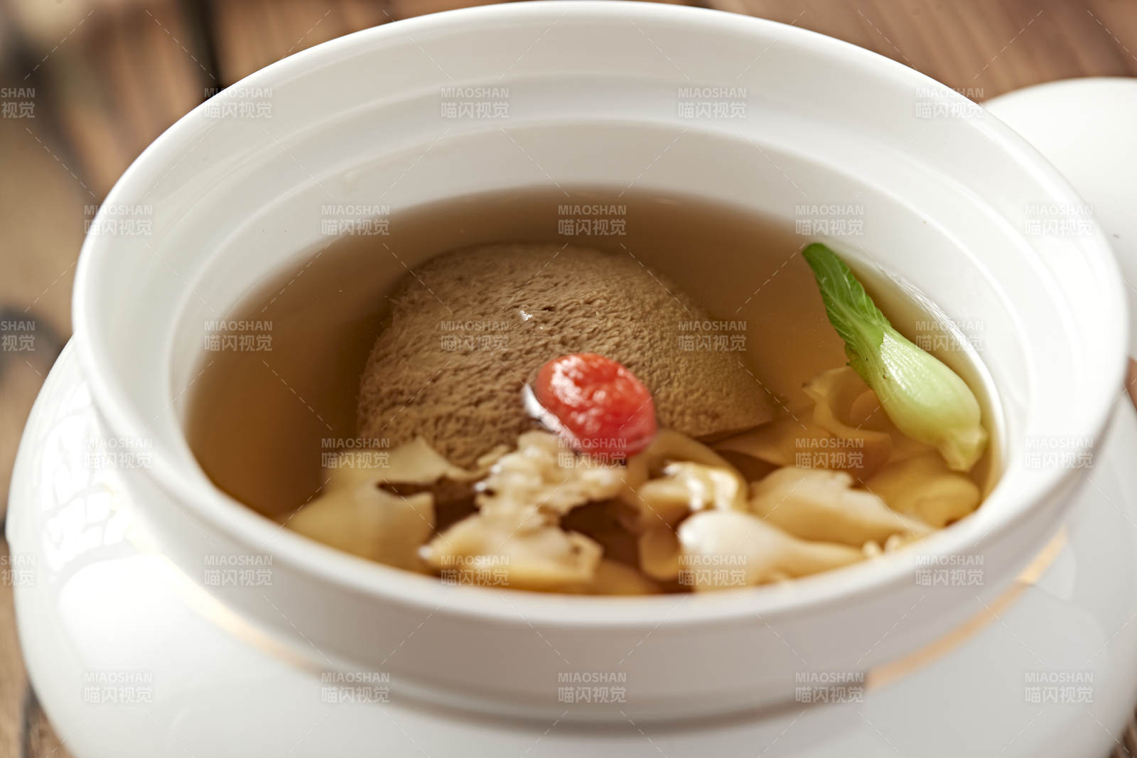 枸杞螺肉猴头菌菇滋补汤图片