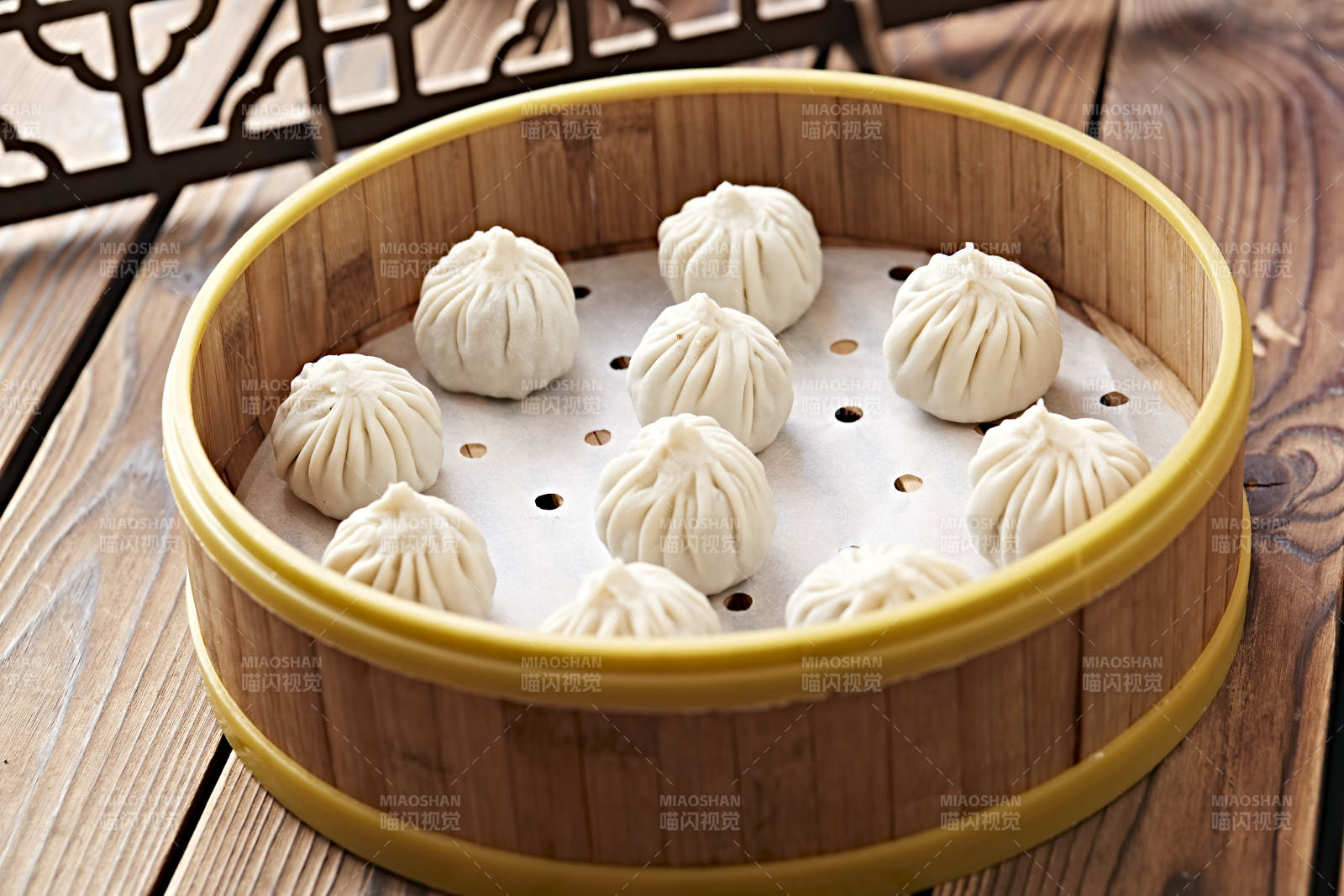 笼屉装的包子图片