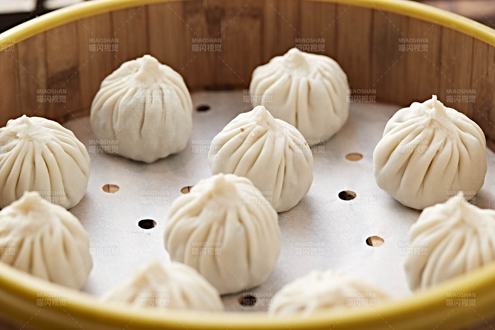 笼屉装的包子图片