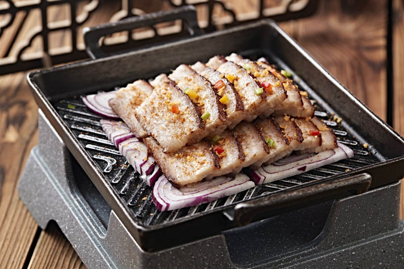 炙子铁板香烤五花肉图片