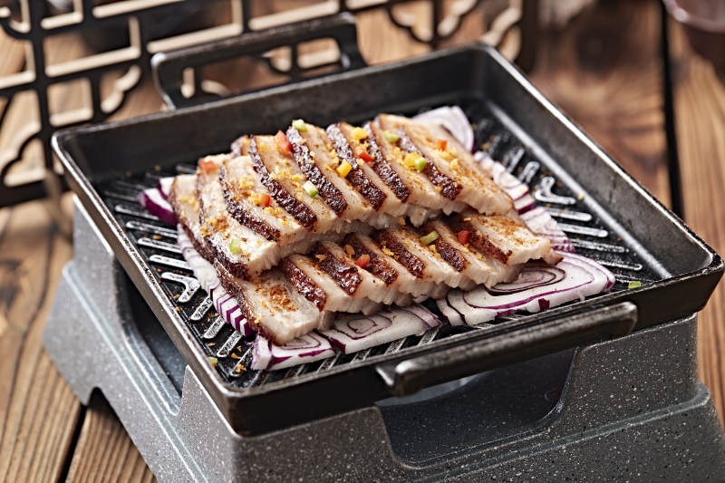 炙子铁板香烤五花肉图片