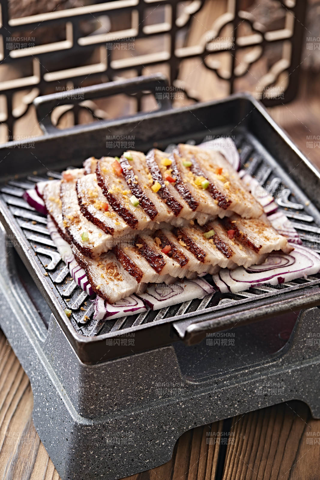 炙子铁板香烤五花肉图片
