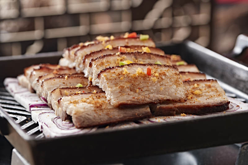 炙子铁板香烤五花肉图片