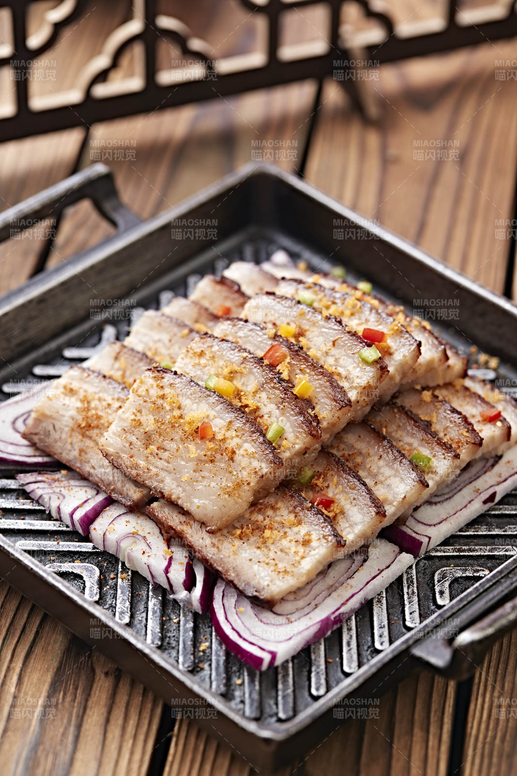 炙子铁板香烤五花肉图片