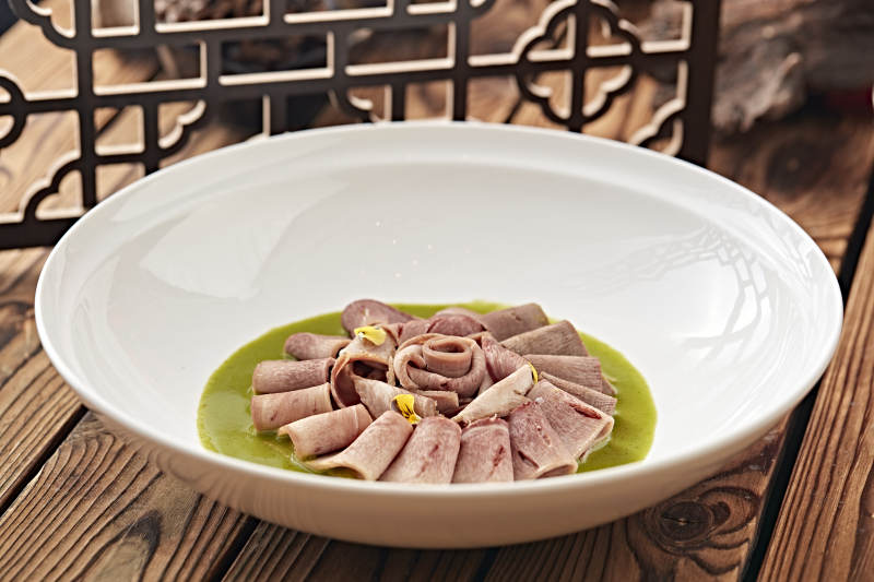 浇汁牛口条牛舌图片