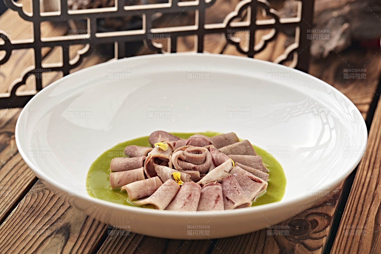 浇汁牛口条牛舌图片