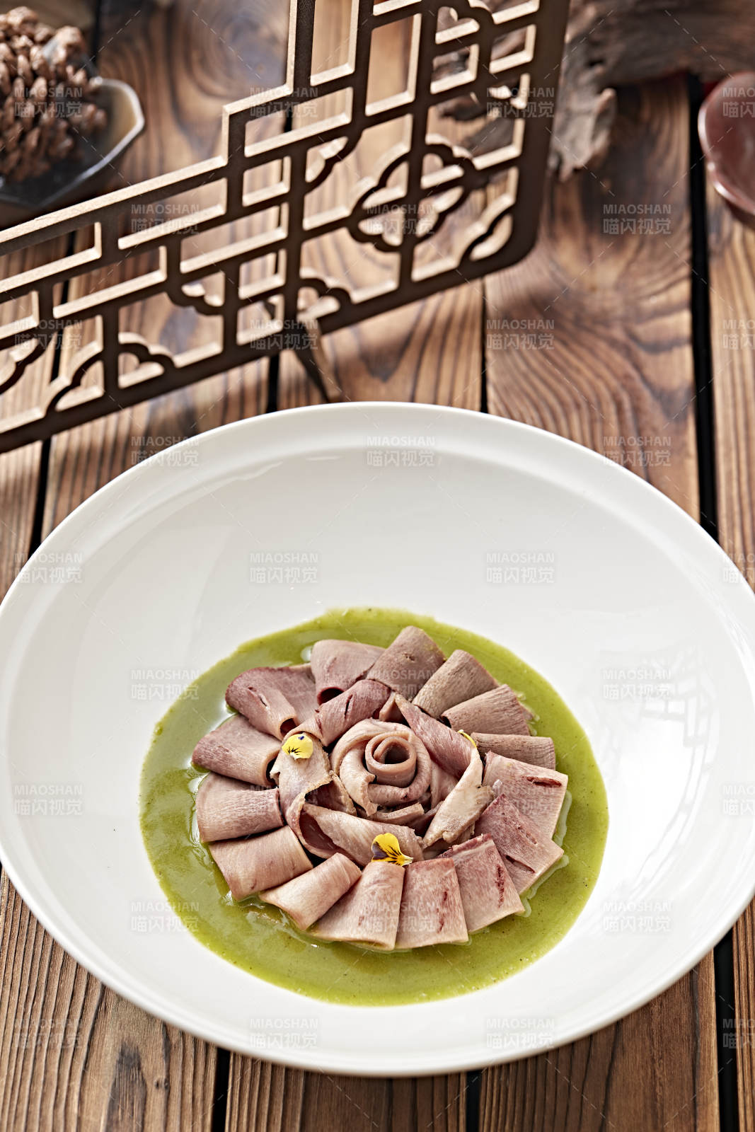 浇汁牛口条牛舌图片