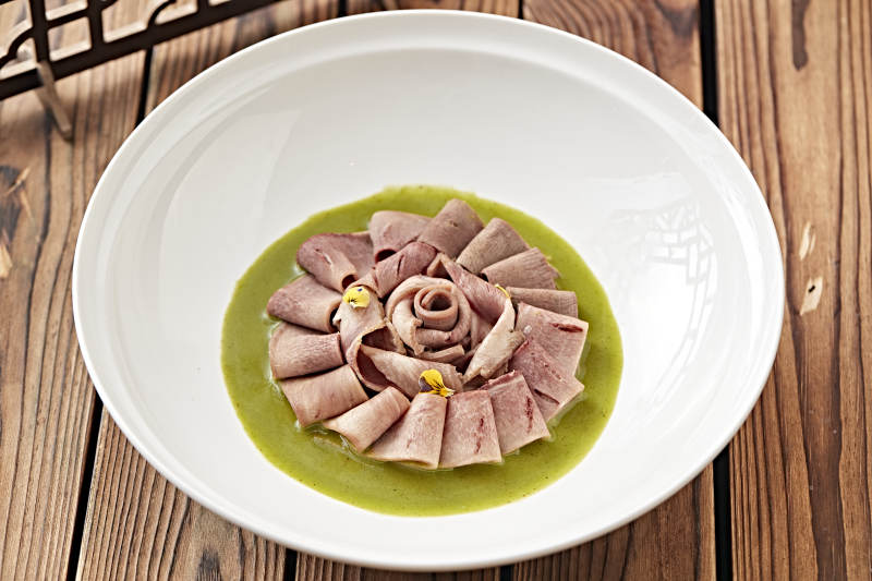 浇汁牛口条牛舌图片