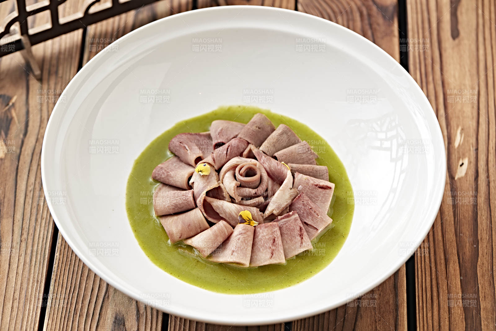 浇汁牛口条牛舌图片