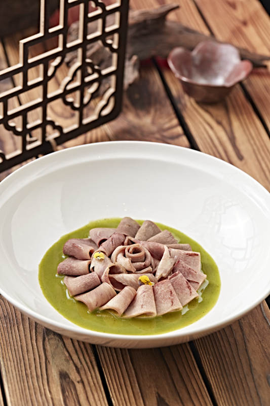 浇汁牛口条牛舌图片