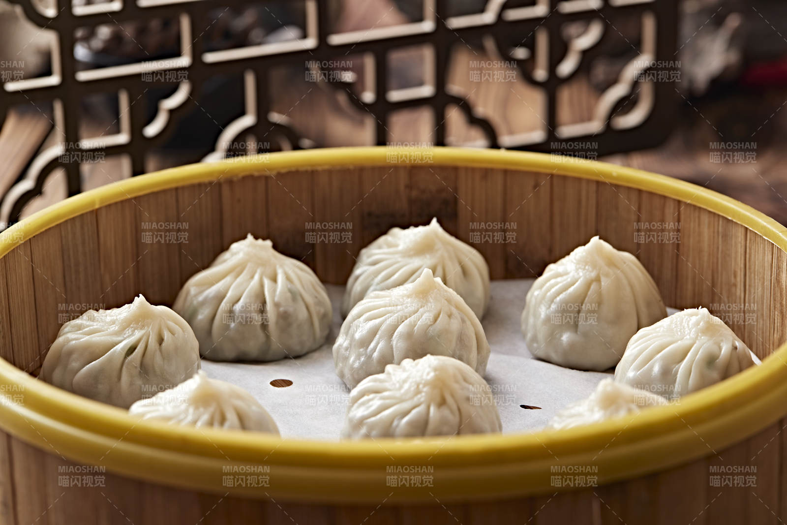 笼屉装的包子图片