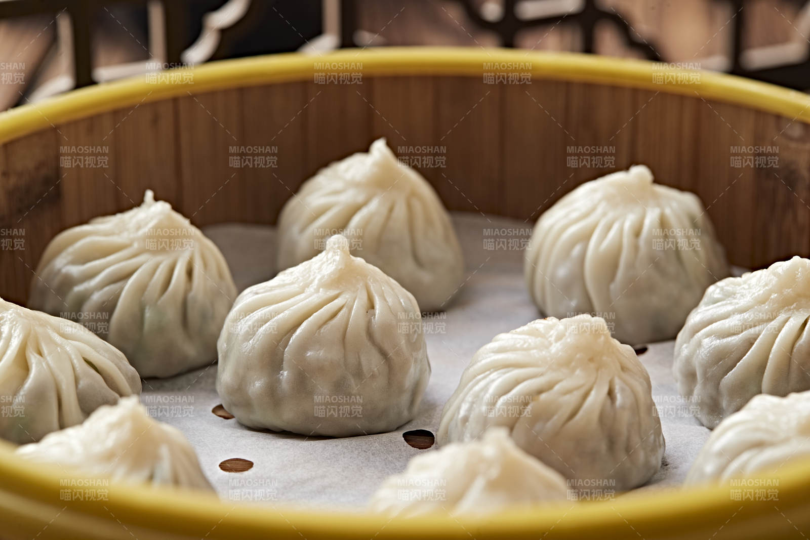 笼屉装的包子图片