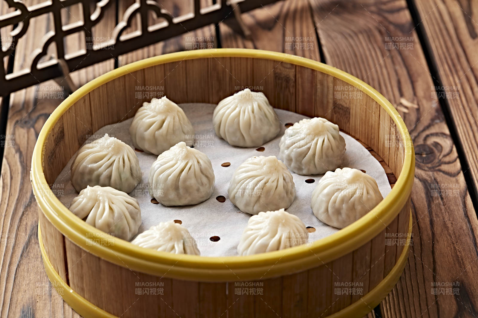 笼屉装的包子图片