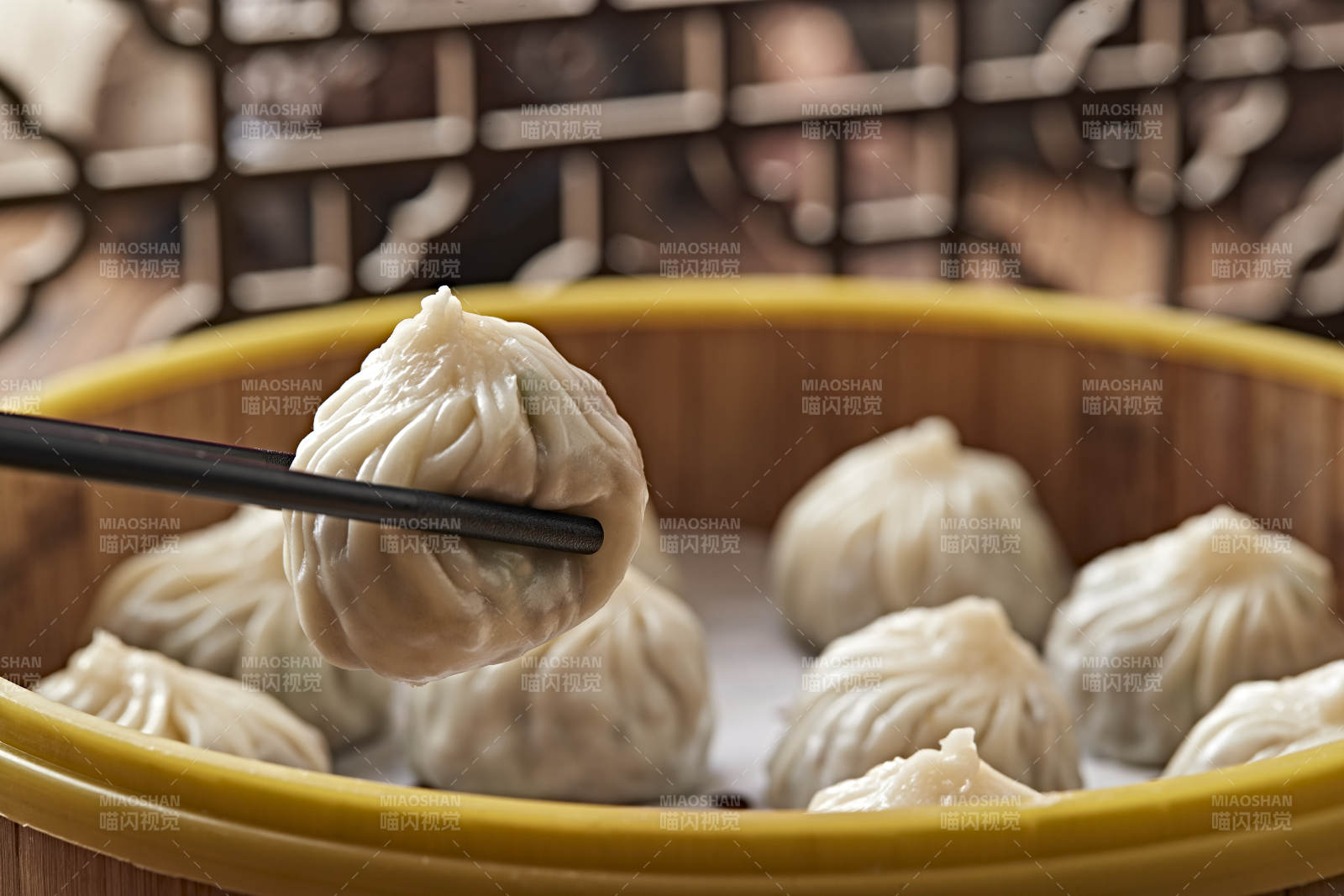 笼屉装的包子图片