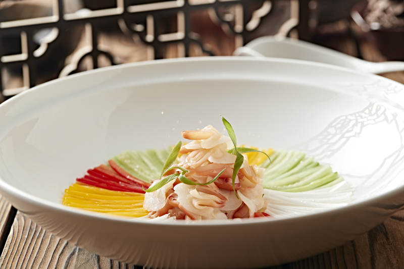 七彩蔬菜丝配蘸汁螺片北极贝尖图片