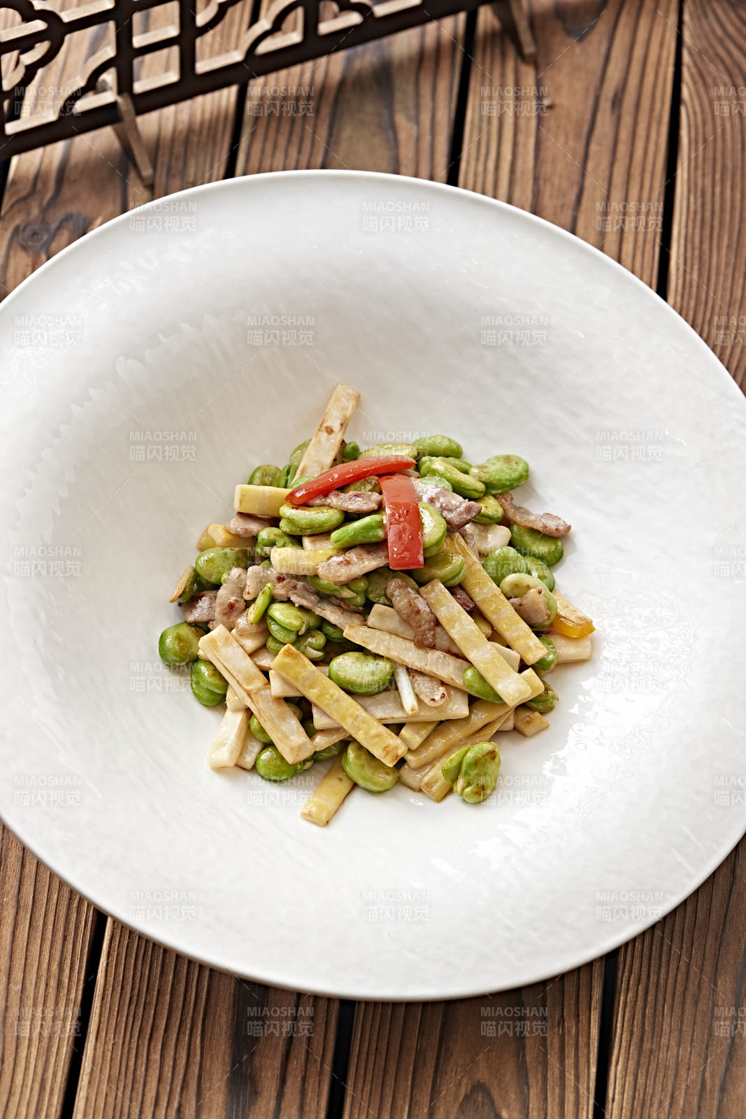 青蚕豆酸笋炒牛粒图片
