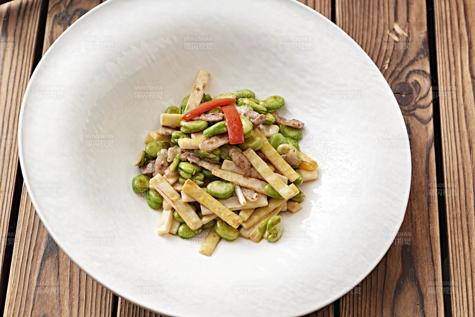 青蚕豆酸笋炒牛粒图片