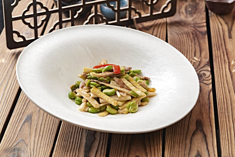 青蚕豆酸笋炒牛粒图片