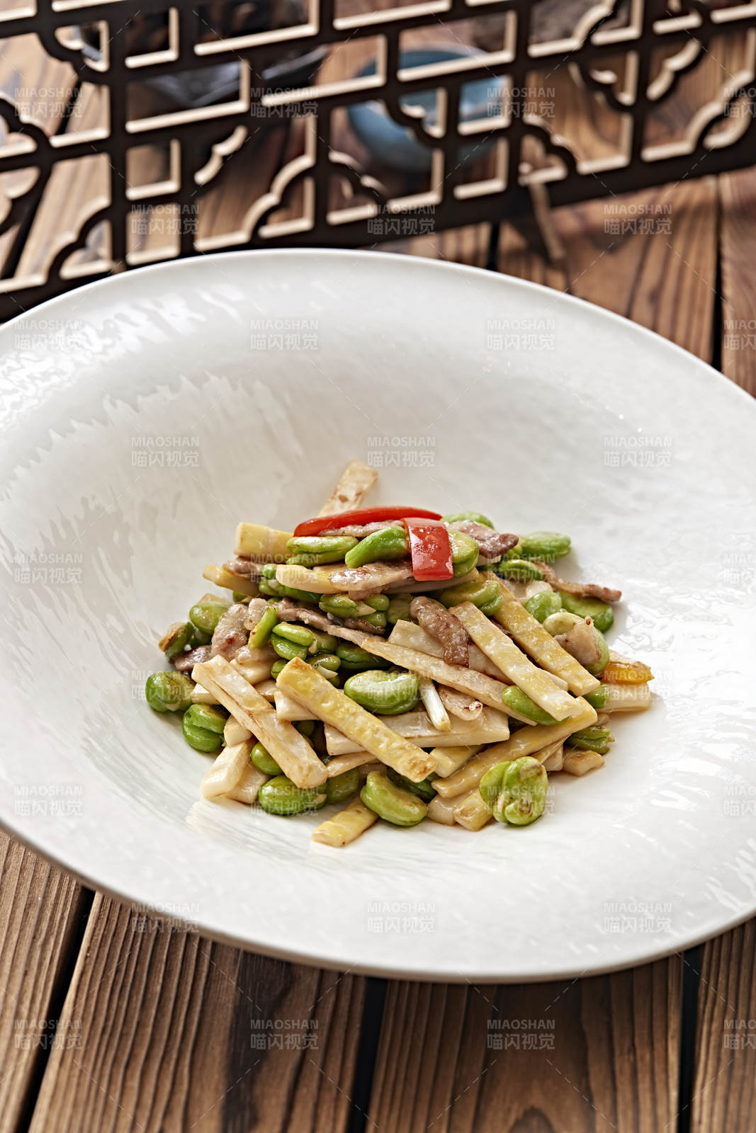 青蚕豆酸笋炒牛粒图片