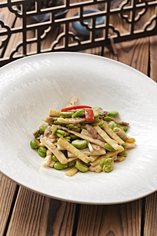 青蚕豆酸笋炒牛粒图片