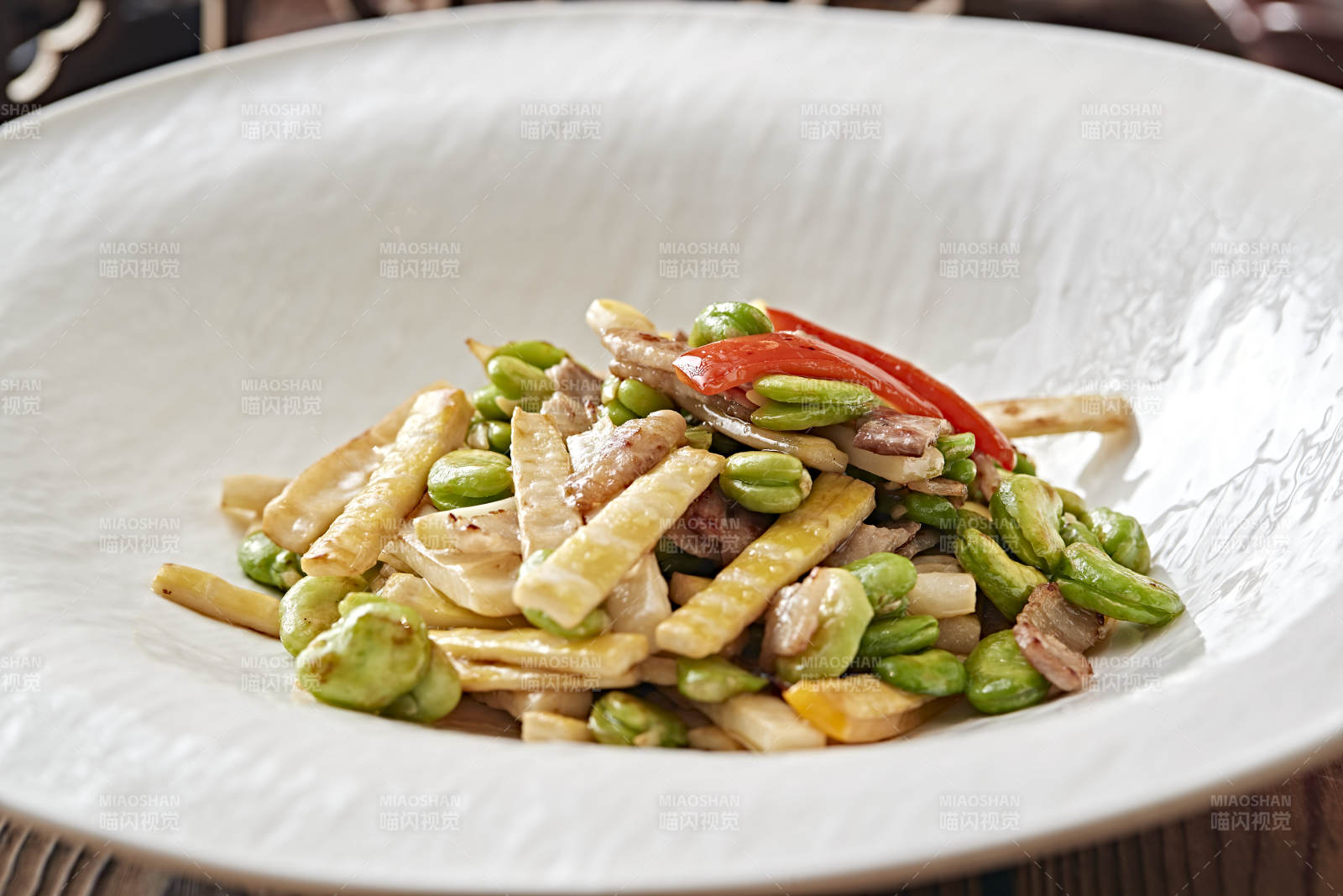 青蚕豆酸笋炒牛粒图片