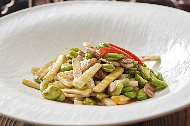 青蚕豆酸笋炒牛粒图片
