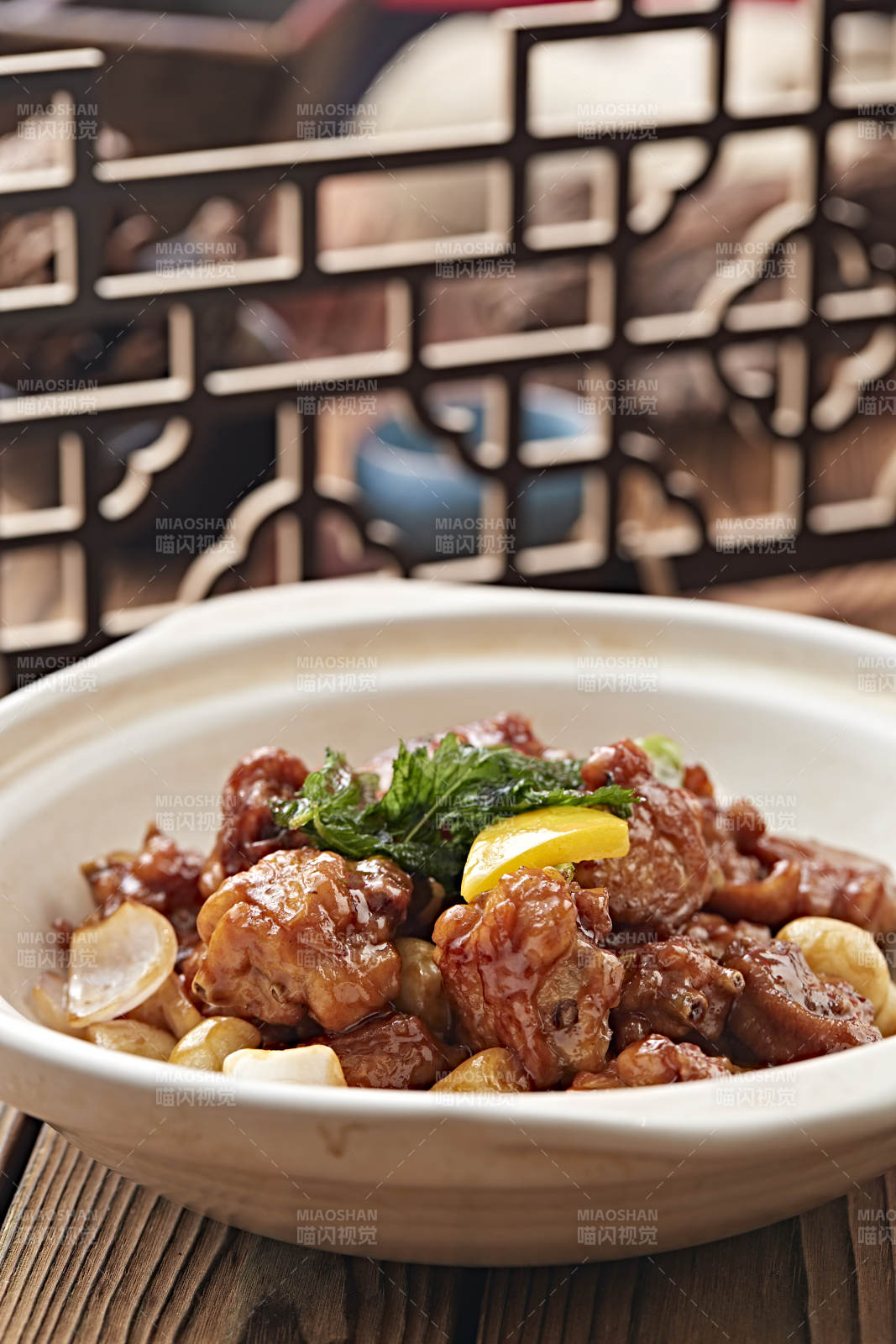 砂锅彩椒蒜香鸡腿堡图片