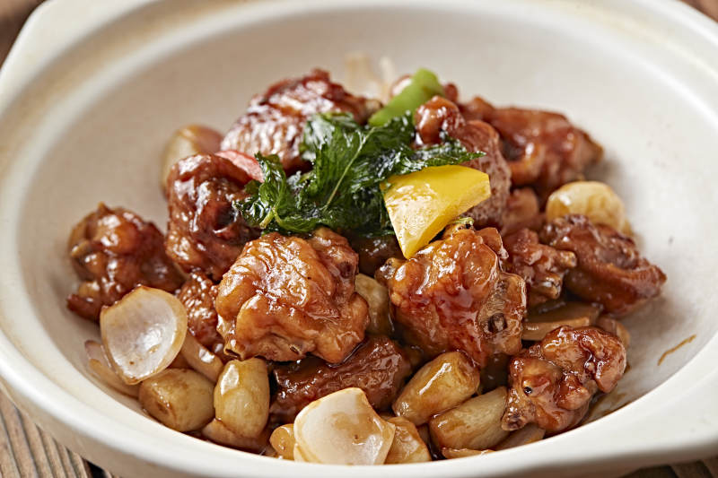 砂锅彩椒蒜香鸡腿堡图片