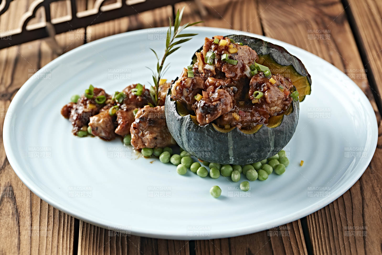 青豆金瓜红烧蒜香排骨图片