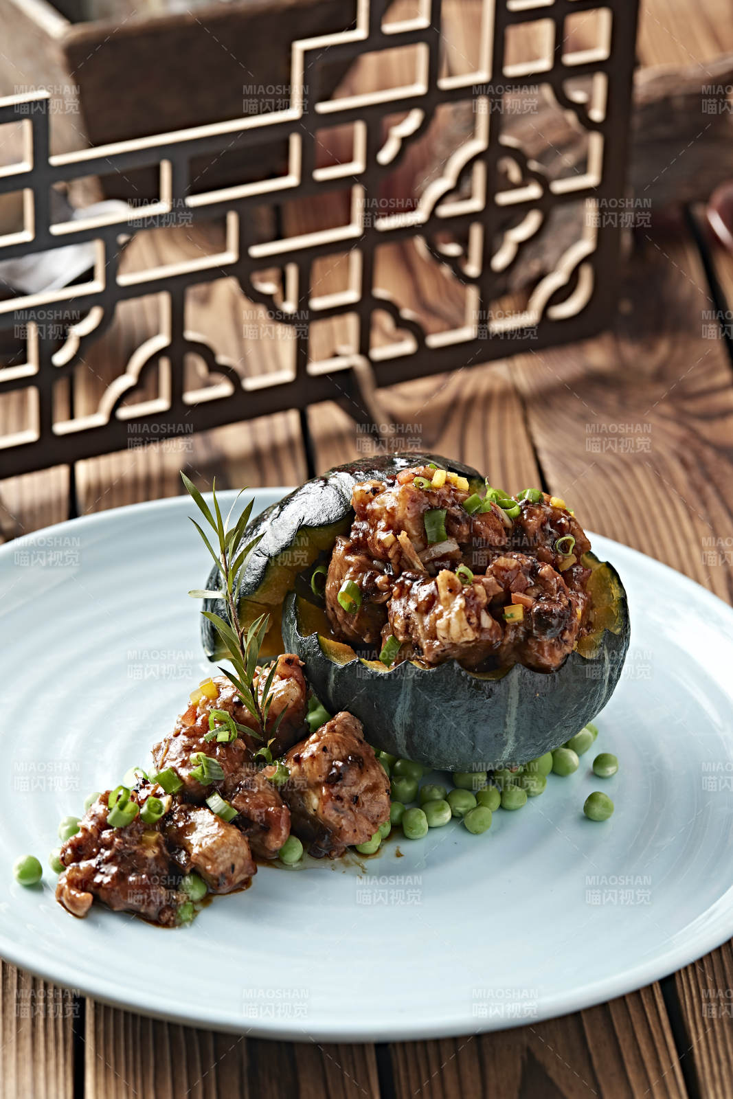 青豆金瓜红烧蒜香排骨图片