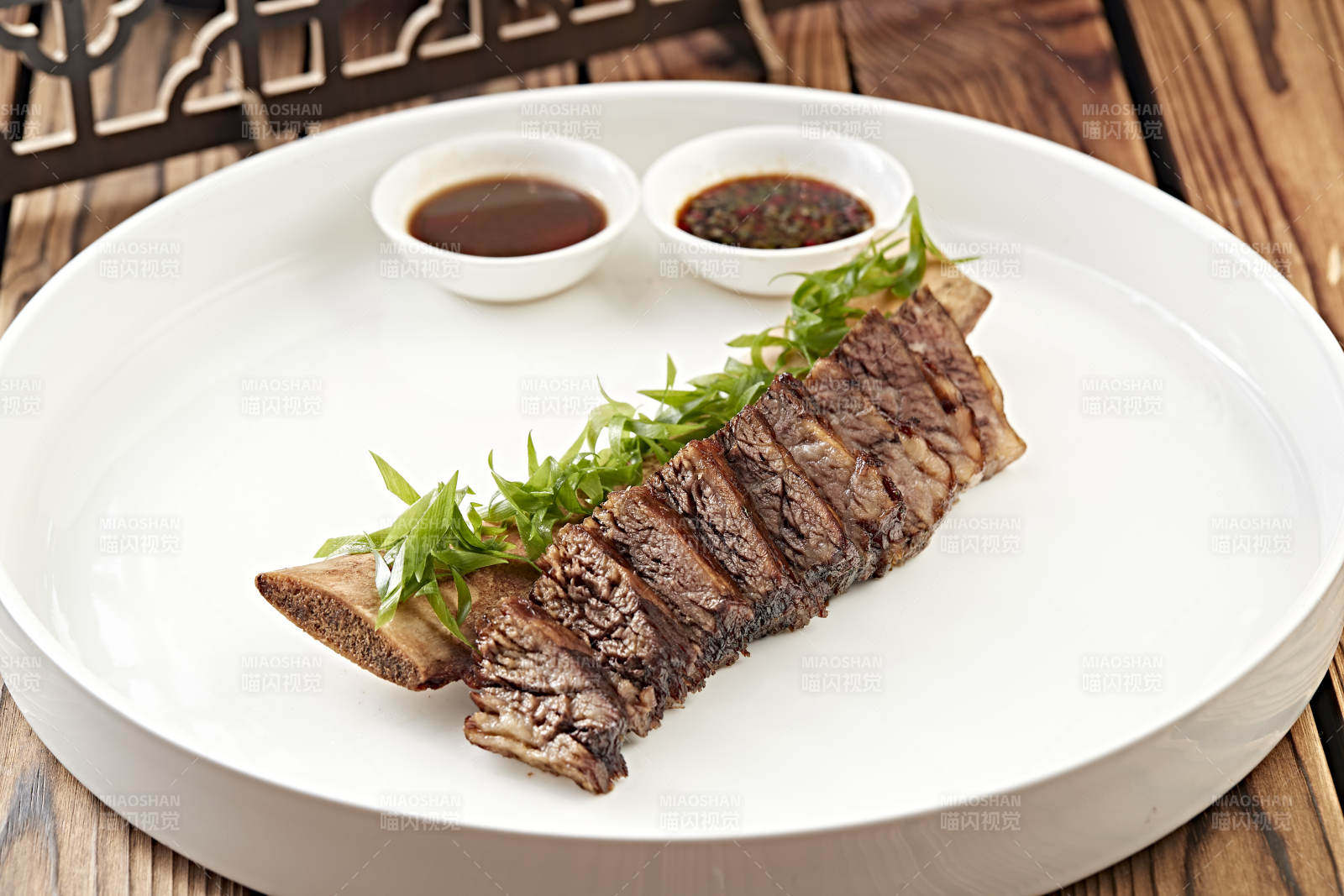 酱烧牛肋脱骨肉图片