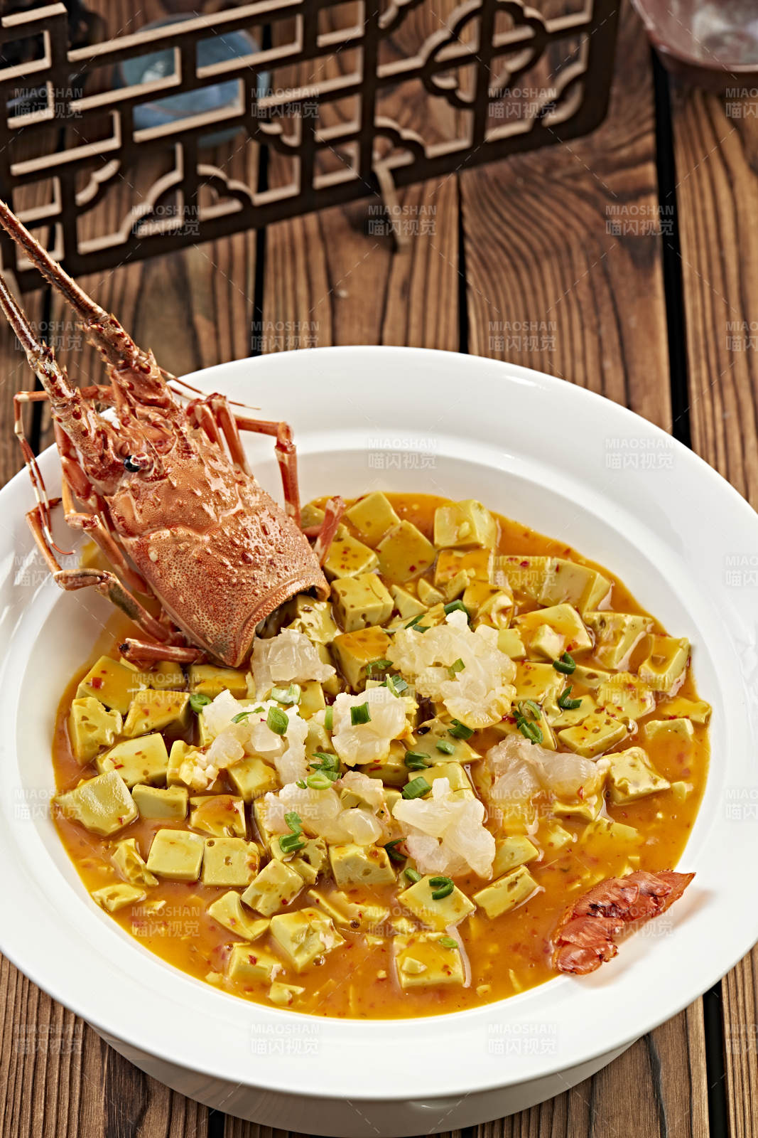 咖喱汁炖澳洲龙虾配鸡蛋豆腐图片