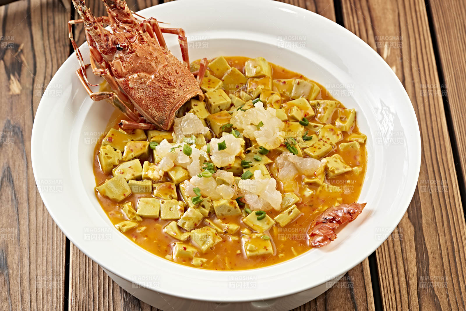 咖喱汁炖澳洲龙虾配鸡蛋豆腐图片