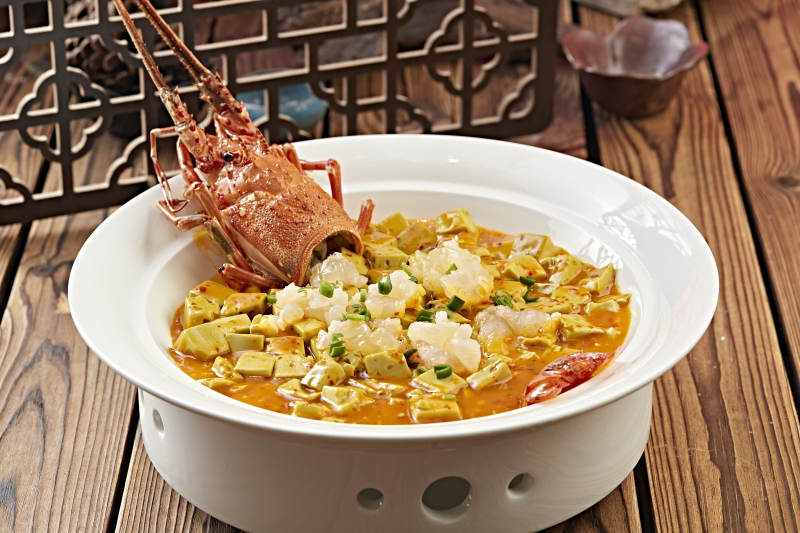 咖喱汁炖澳洲龙虾配鸡蛋豆腐图片