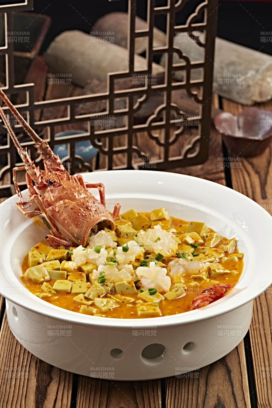 咖喱汁炖澳洲龙虾配鸡蛋豆腐图片