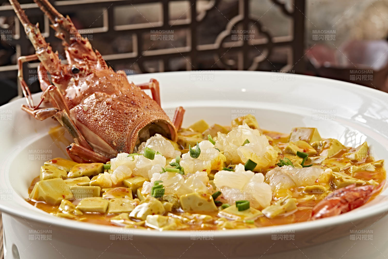 咖喱汁炖澳洲龙虾配鸡蛋豆腐图片